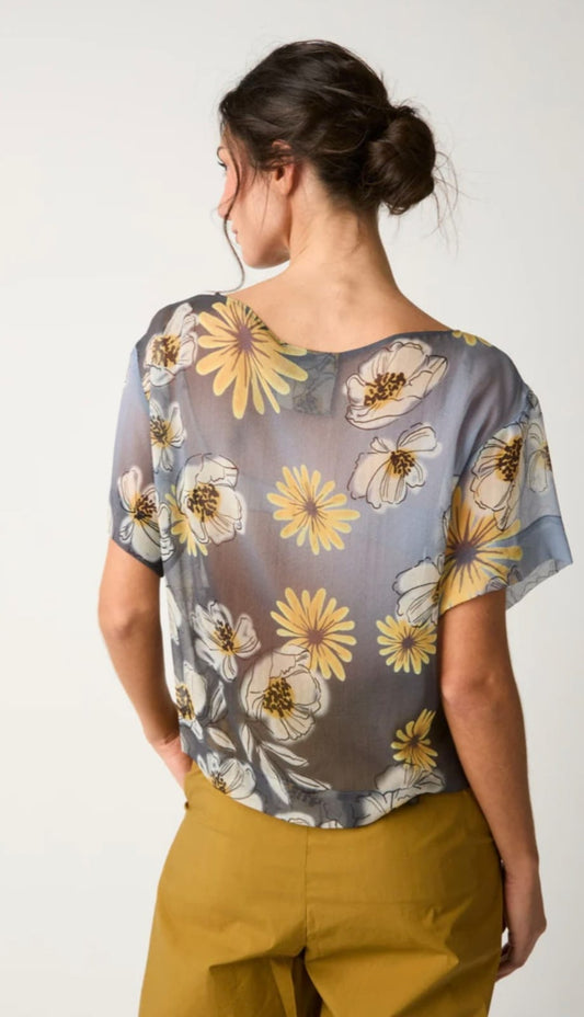 Blusa floreale con scollo a barca